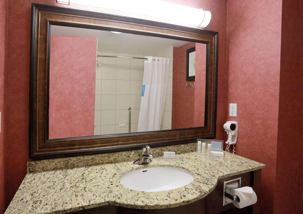 Hampton Inn & Suites Laval Pokój zdjęcie