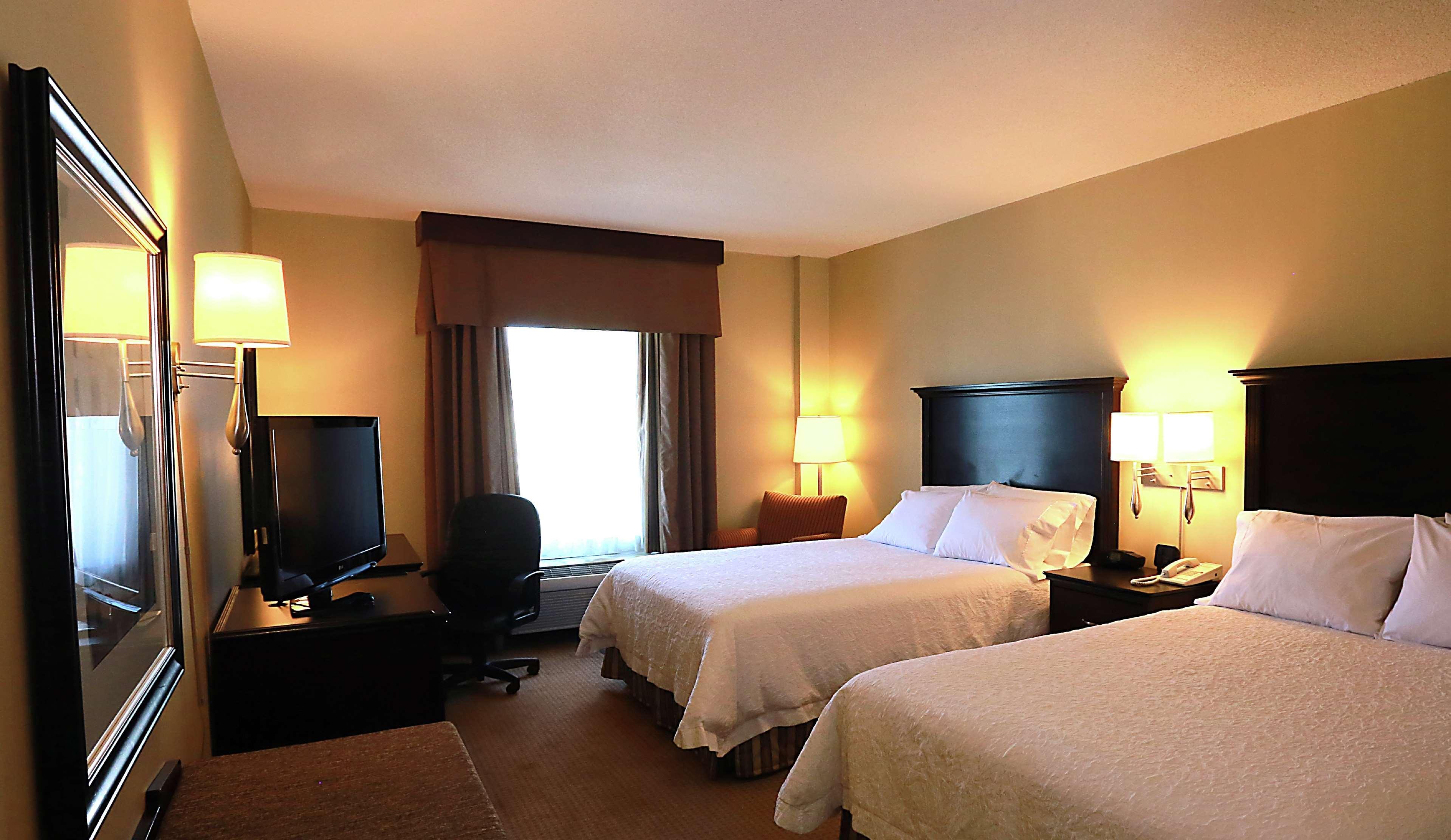 Hampton Inn & Suites Laval Zewnętrze zdjęcie