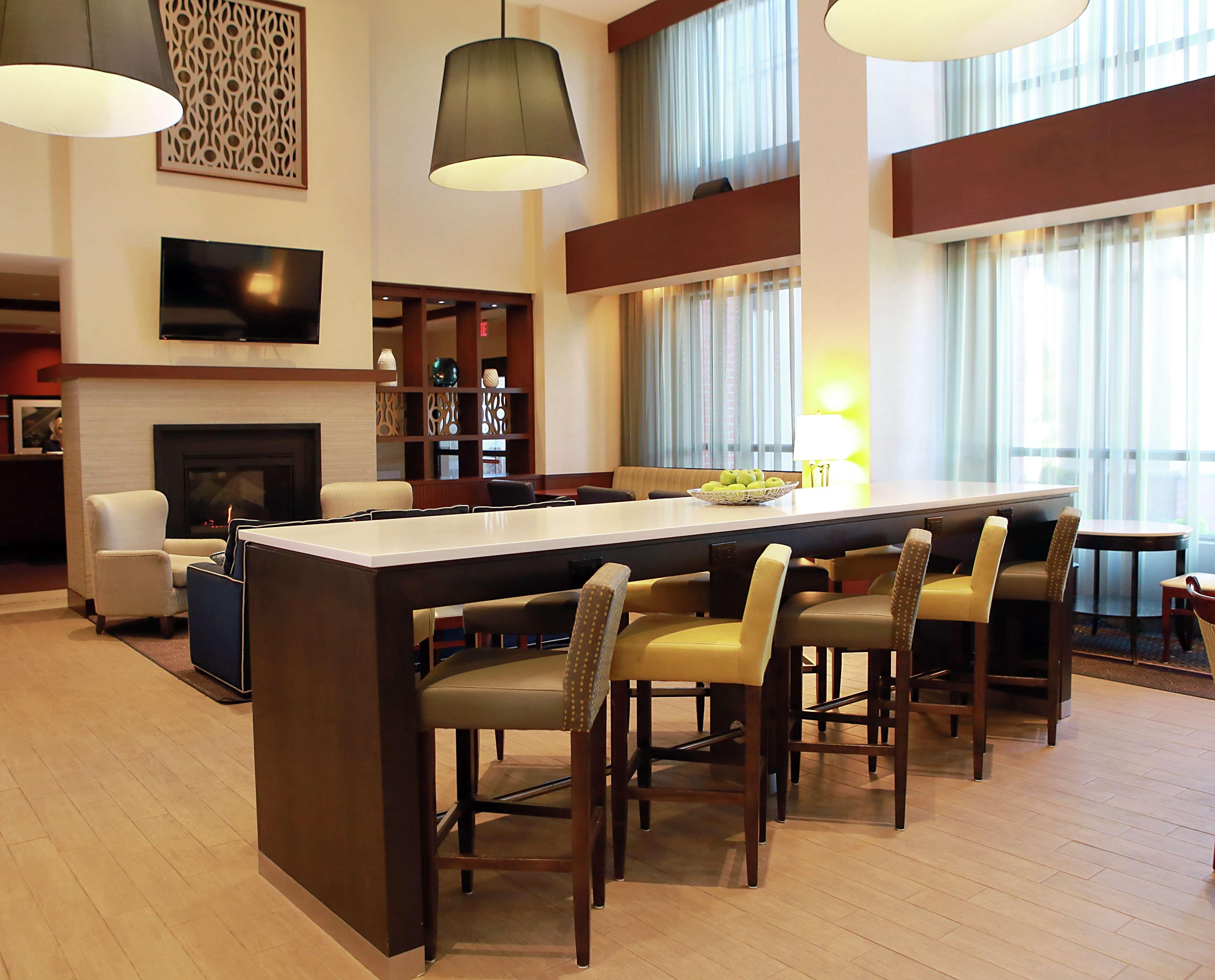 Hampton Inn & Suites Laval Zewnętrze zdjęcie