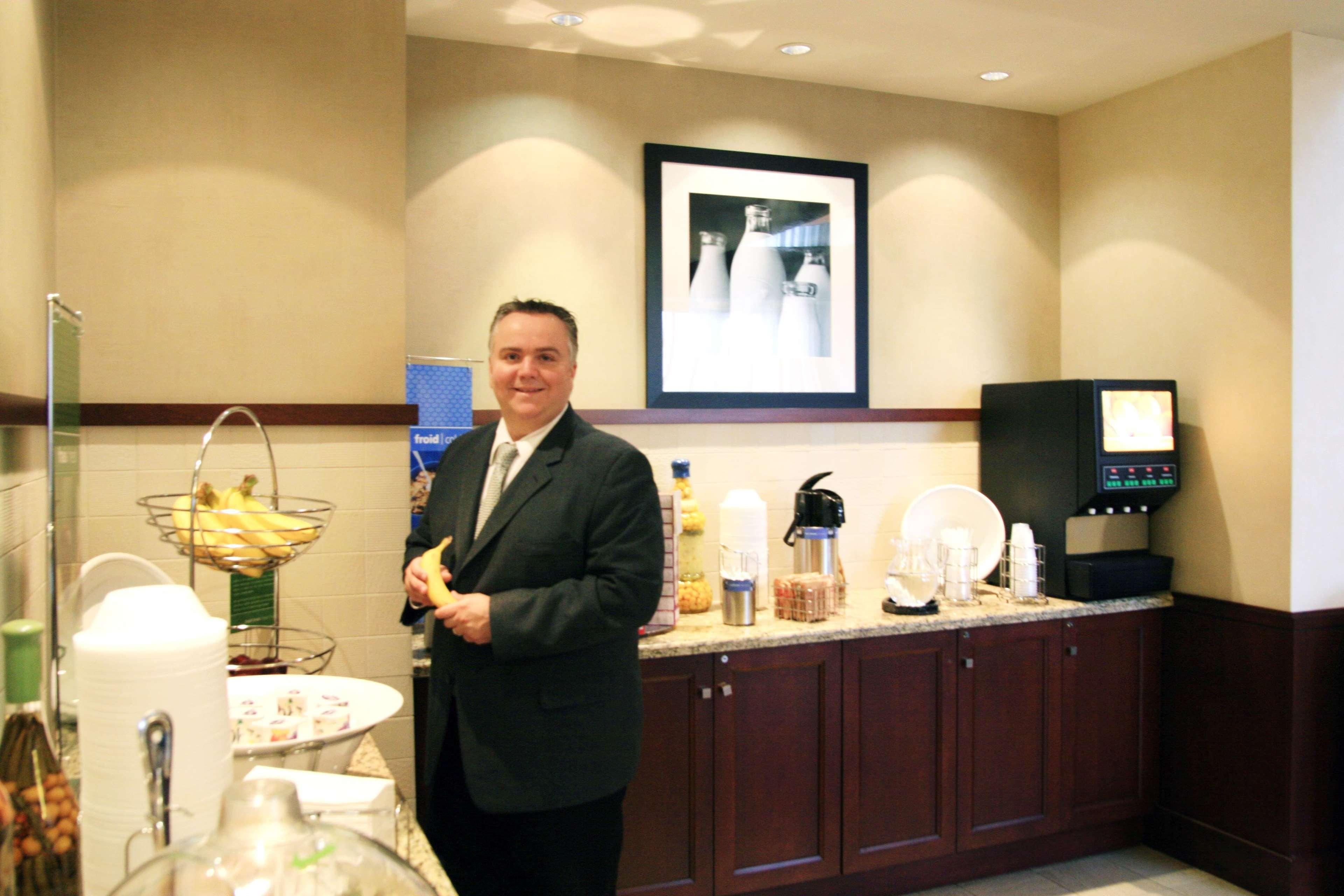 Hampton Inn & Suites Laval Restauracja zdjęcie
