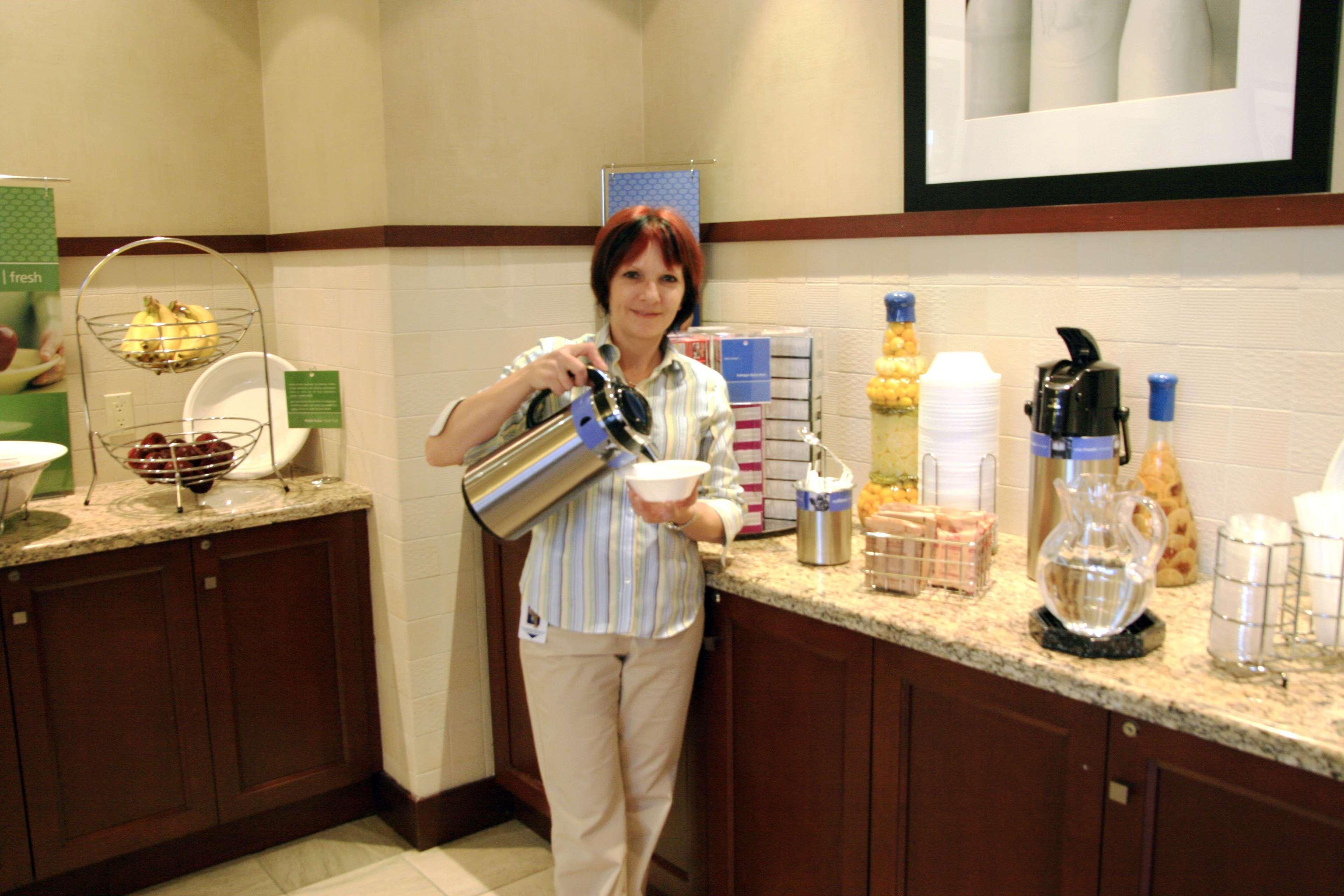 Hampton Inn & Suites Laval Restauracja zdjęcie