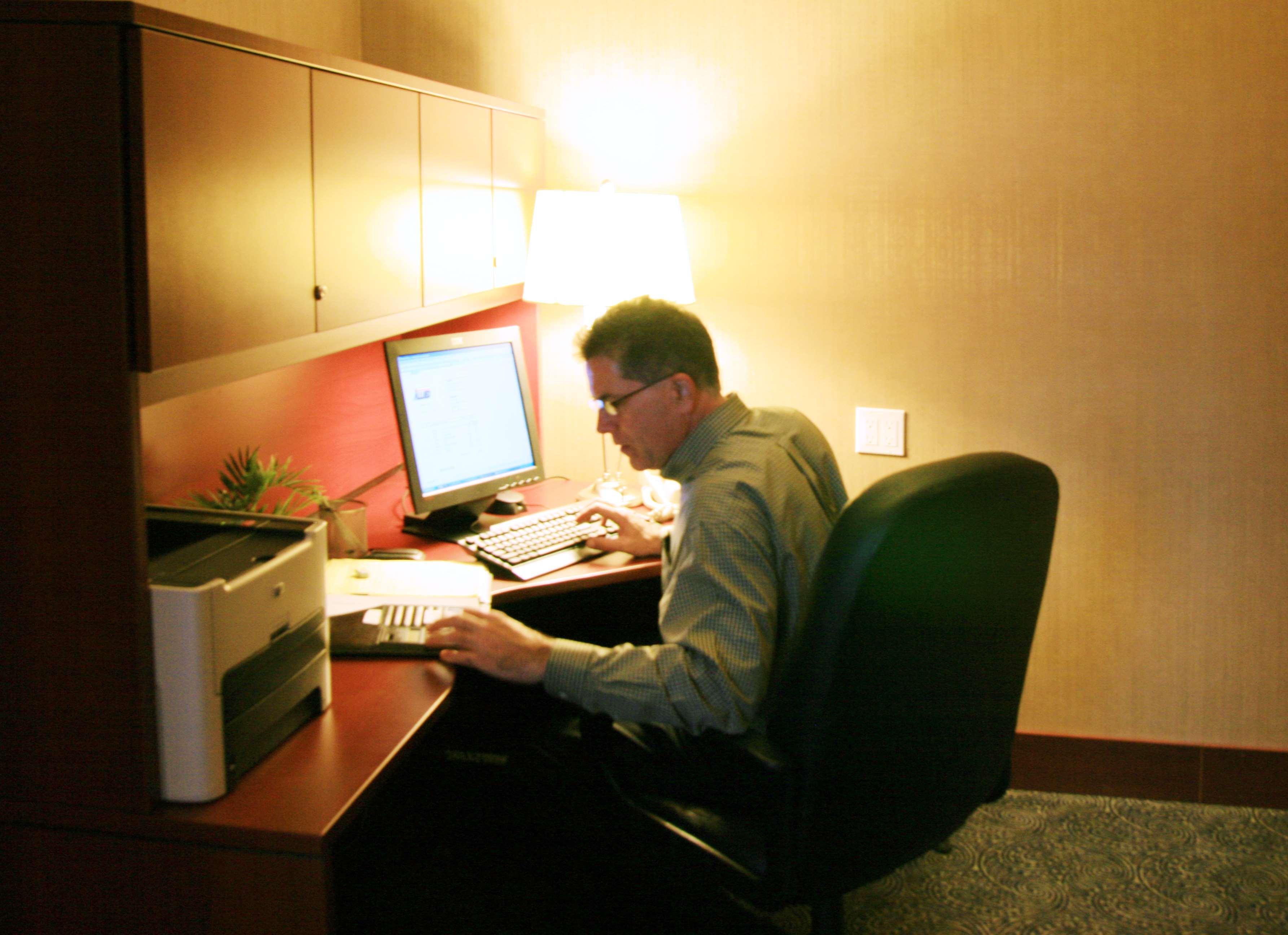 Hampton Inn & Suites Laval Udogodnienia zdjęcie