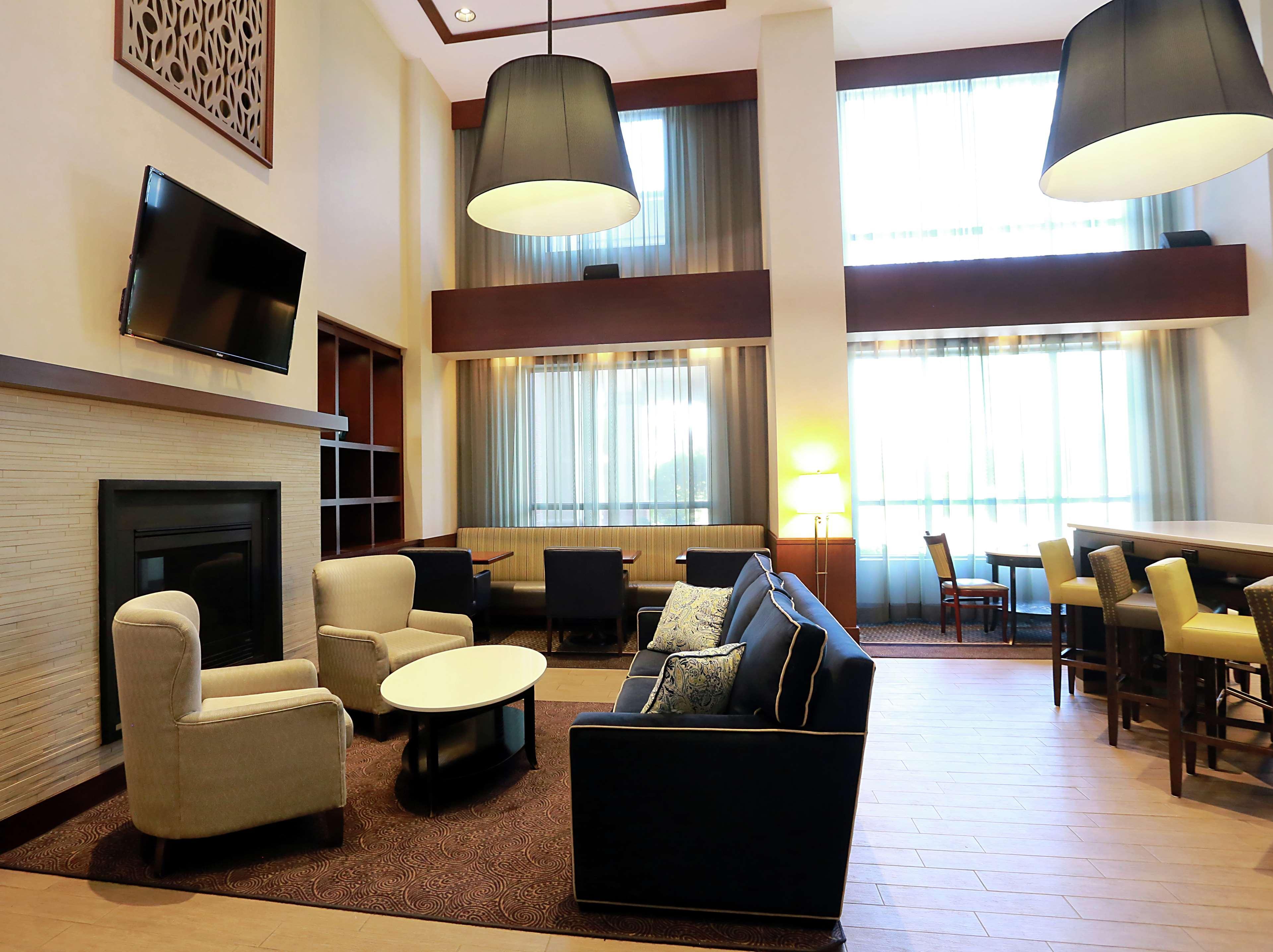 Hampton Inn & Suites Laval Zewnętrze zdjęcie