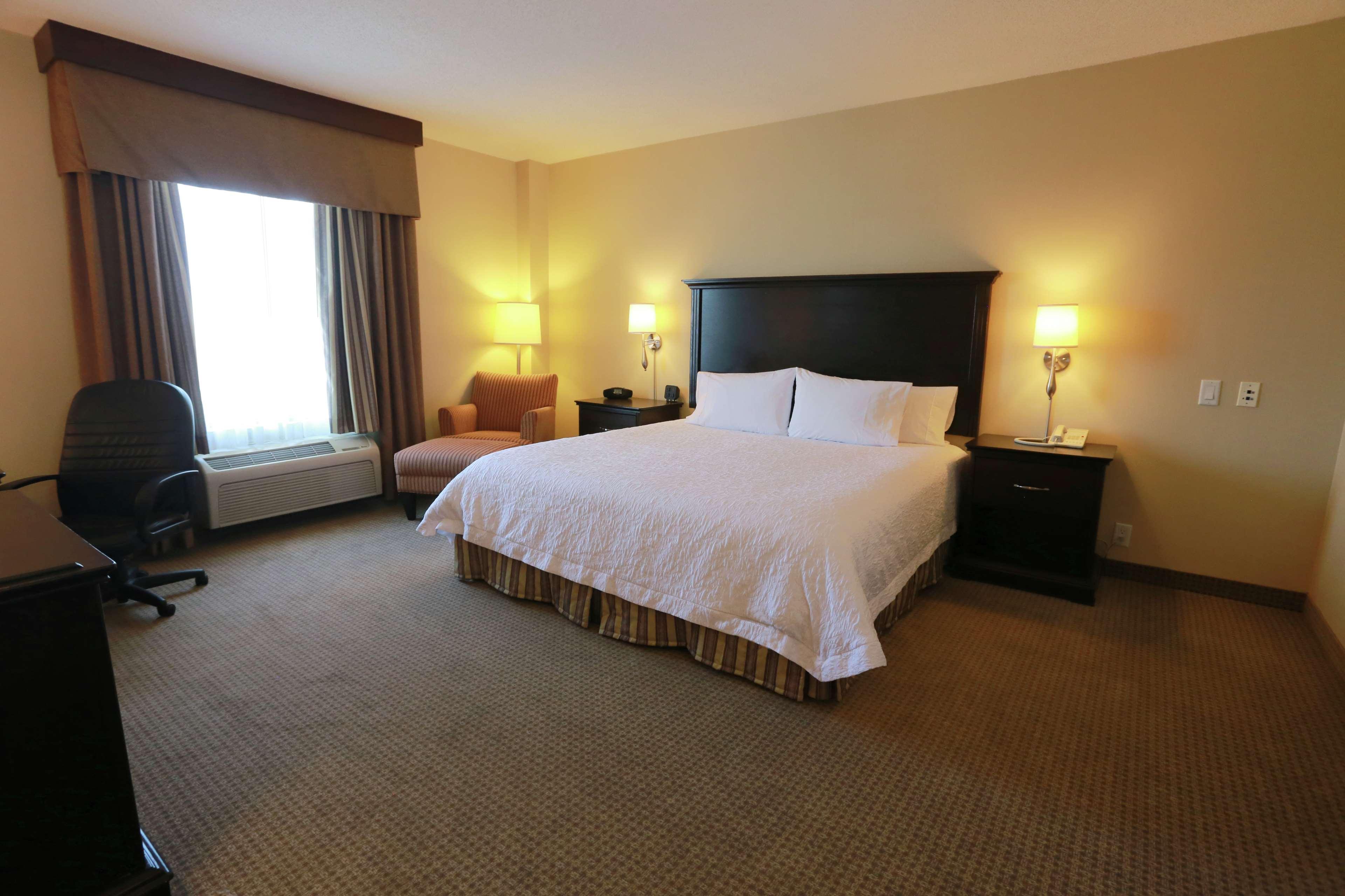 Hampton Inn & Suites Laval Zewnętrze zdjęcie
