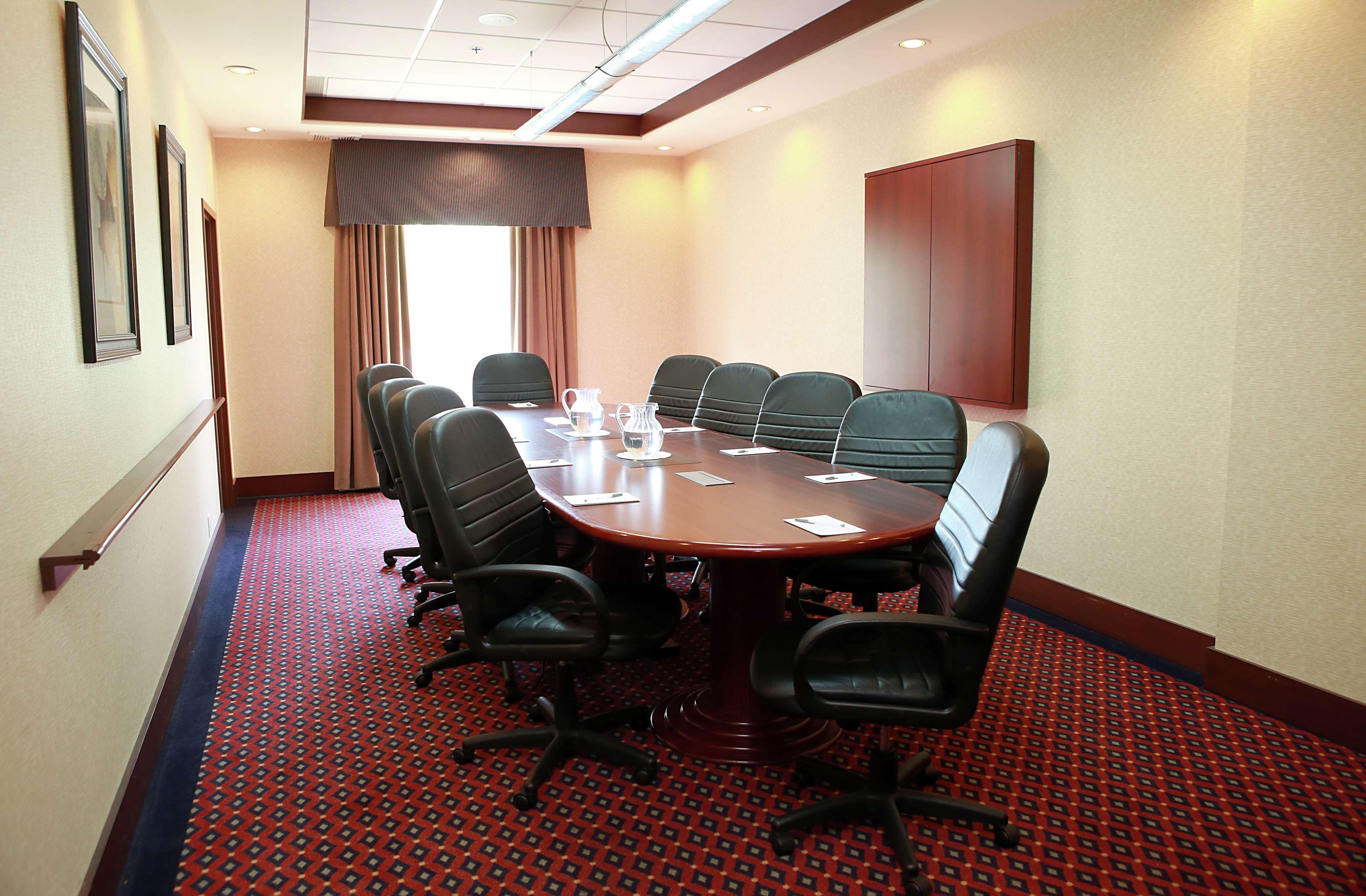 Hampton Inn & Suites Laval Zewnętrze zdjęcie