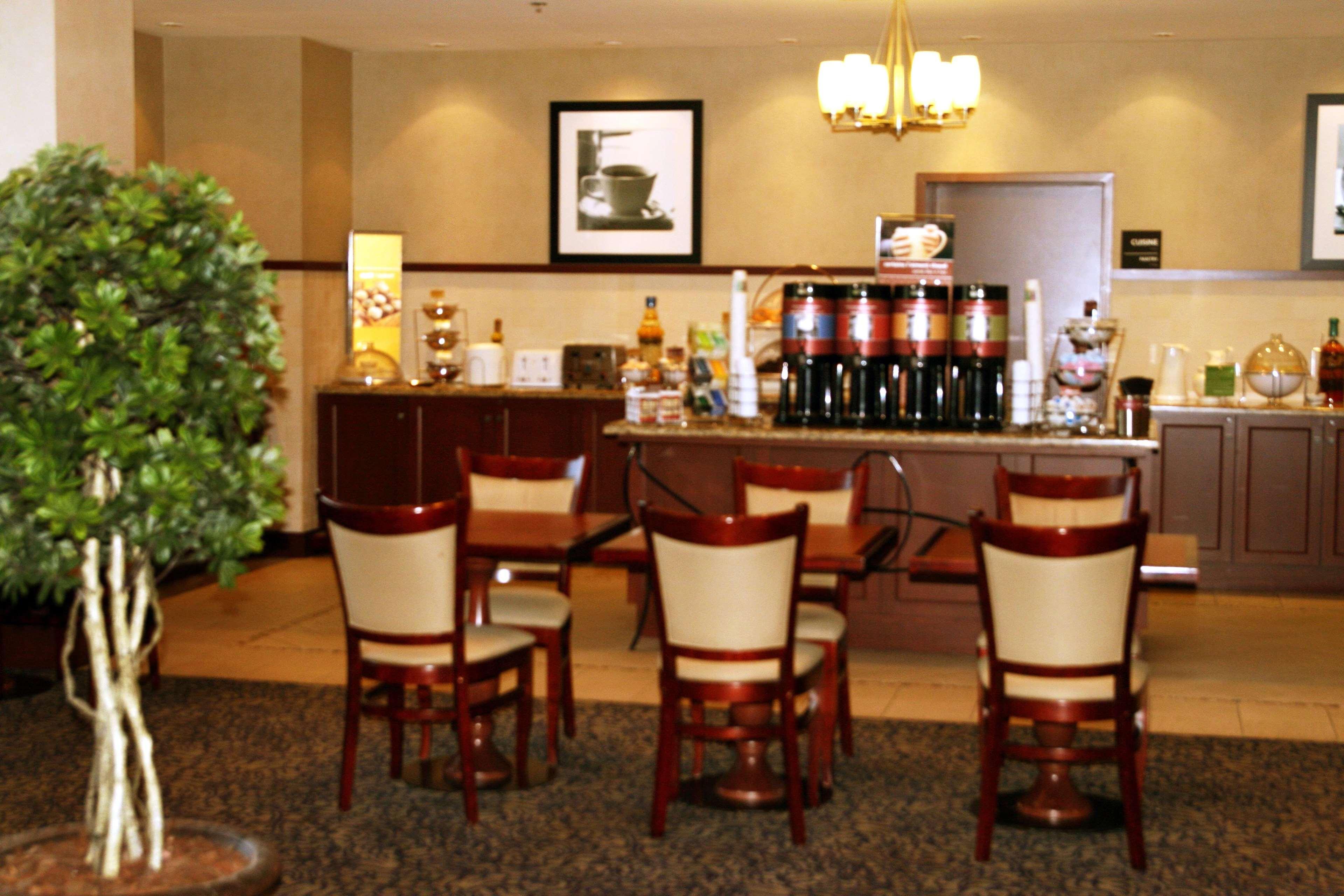 Hampton Inn & Suites Laval Zewnętrze zdjęcie