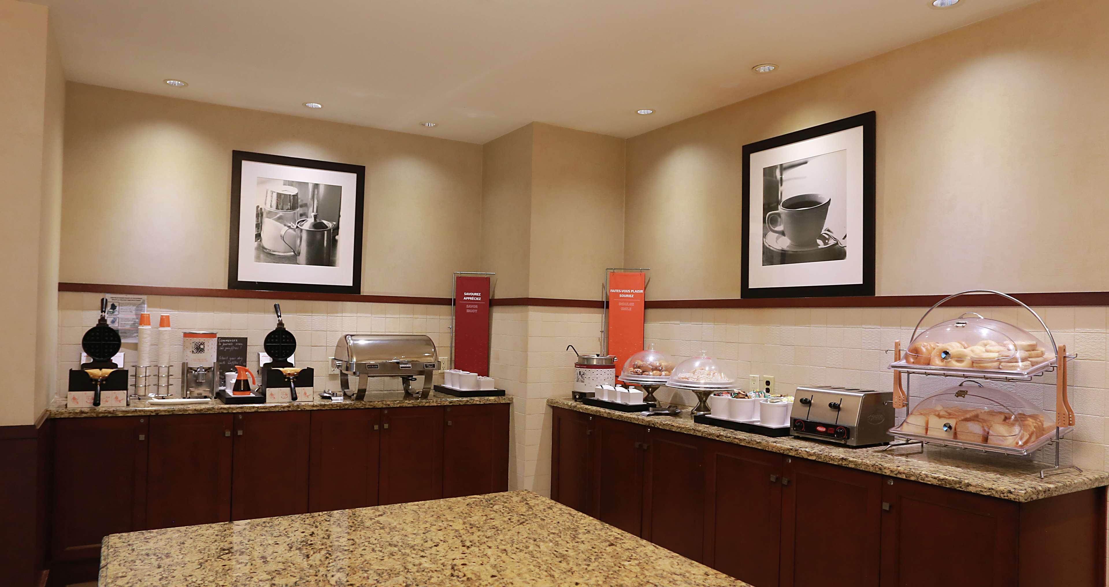 Hampton Inn & Suites Laval Zewnętrze zdjęcie