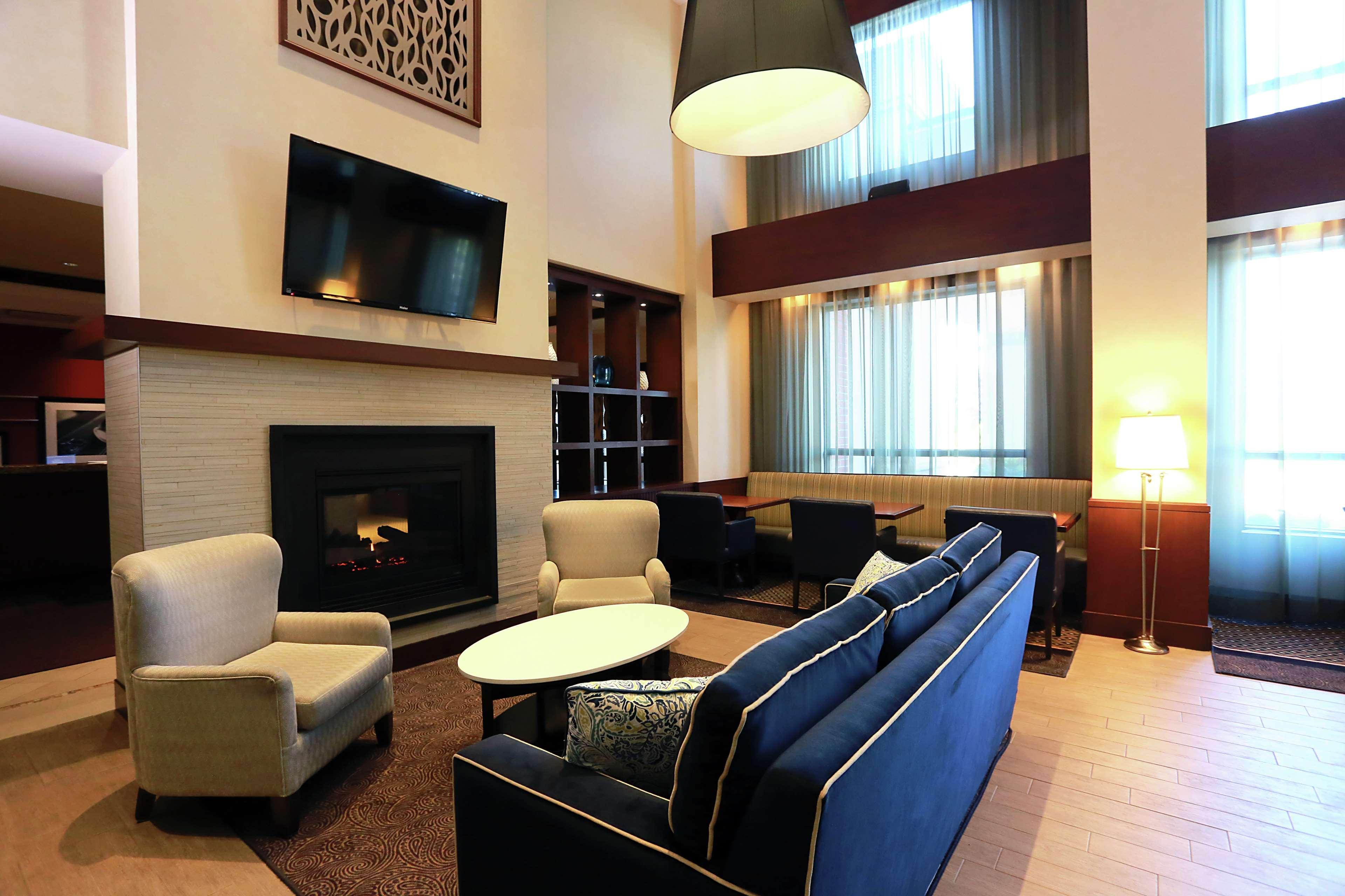 Hampton Inn & Suites Laval Zewnętrze zdjęcie