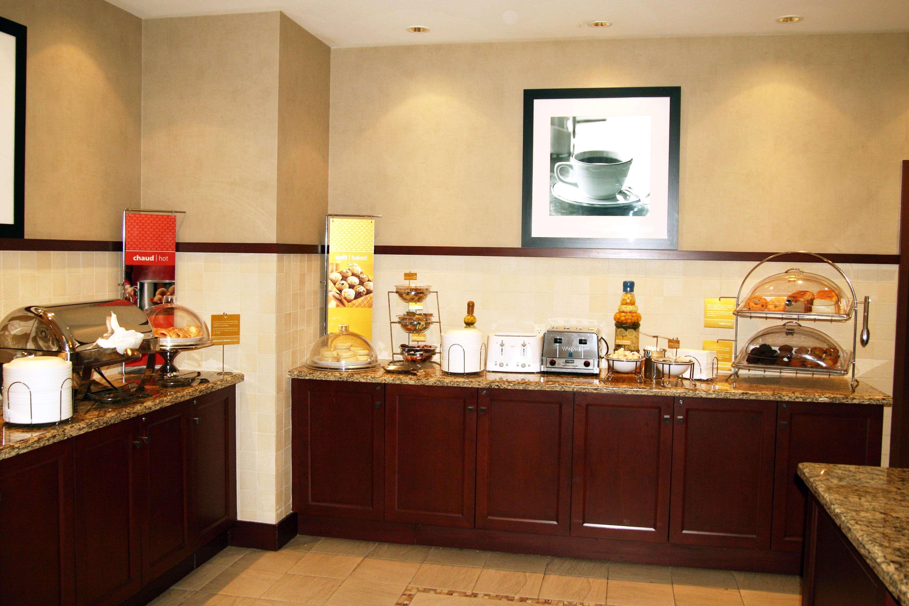 Hampton Inn & Suites Laval Zewnętrze zdjęcie