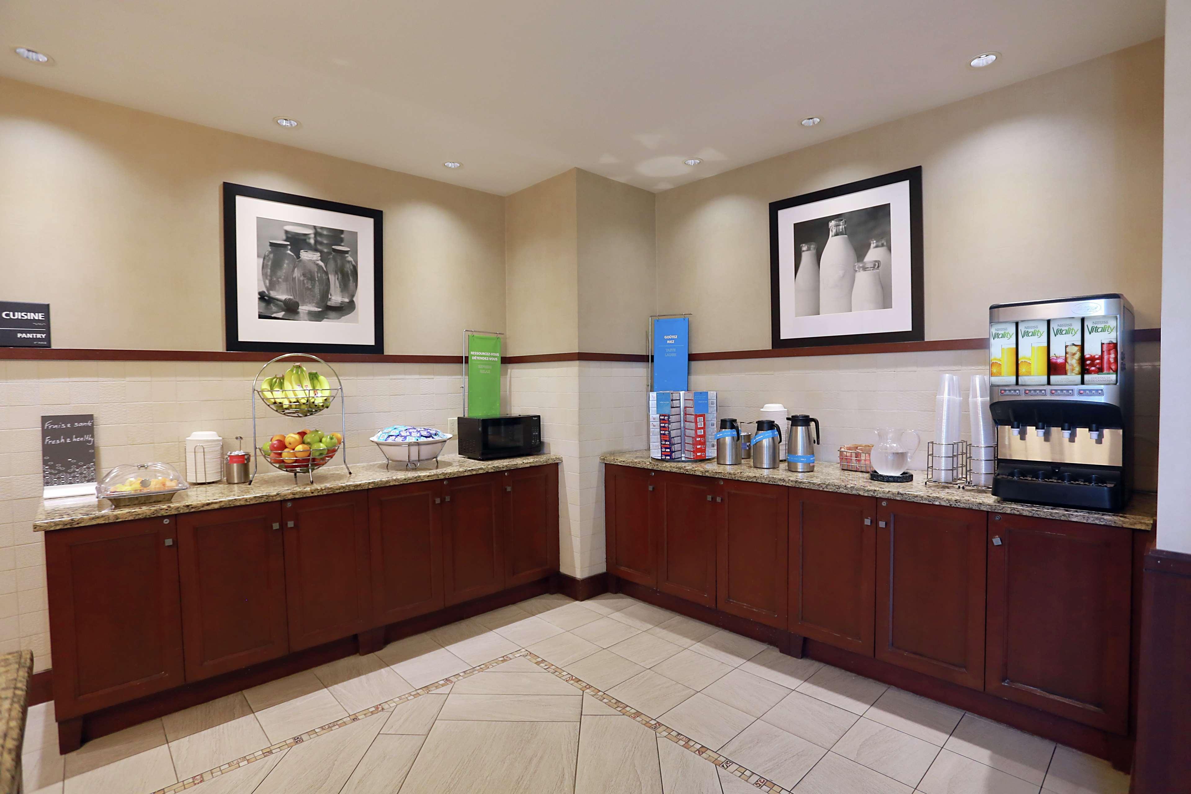 Hampton Inn & Suites Laval Zewnętrze zdjęcie