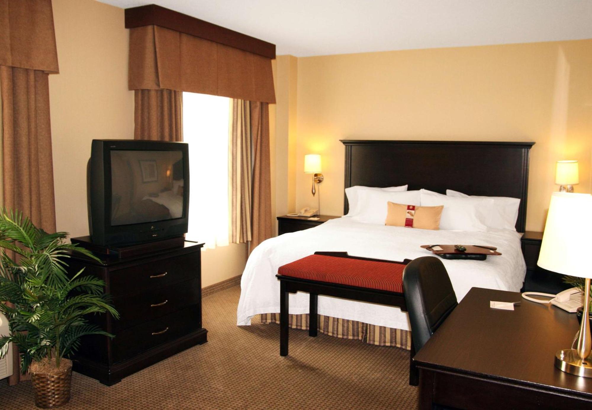 Hampton Inn & Suites Laval Zewnętrze zdjęcie