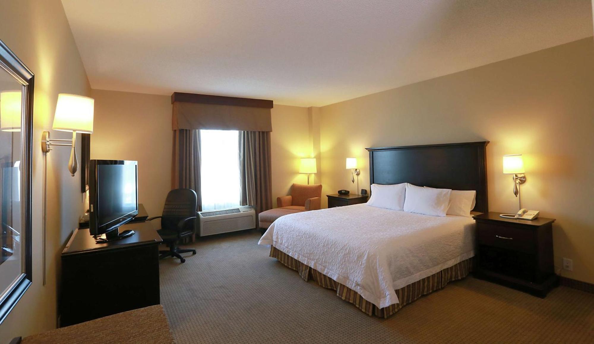 Hampton Inn & Suites Laval Zewnętrze zdjęcie