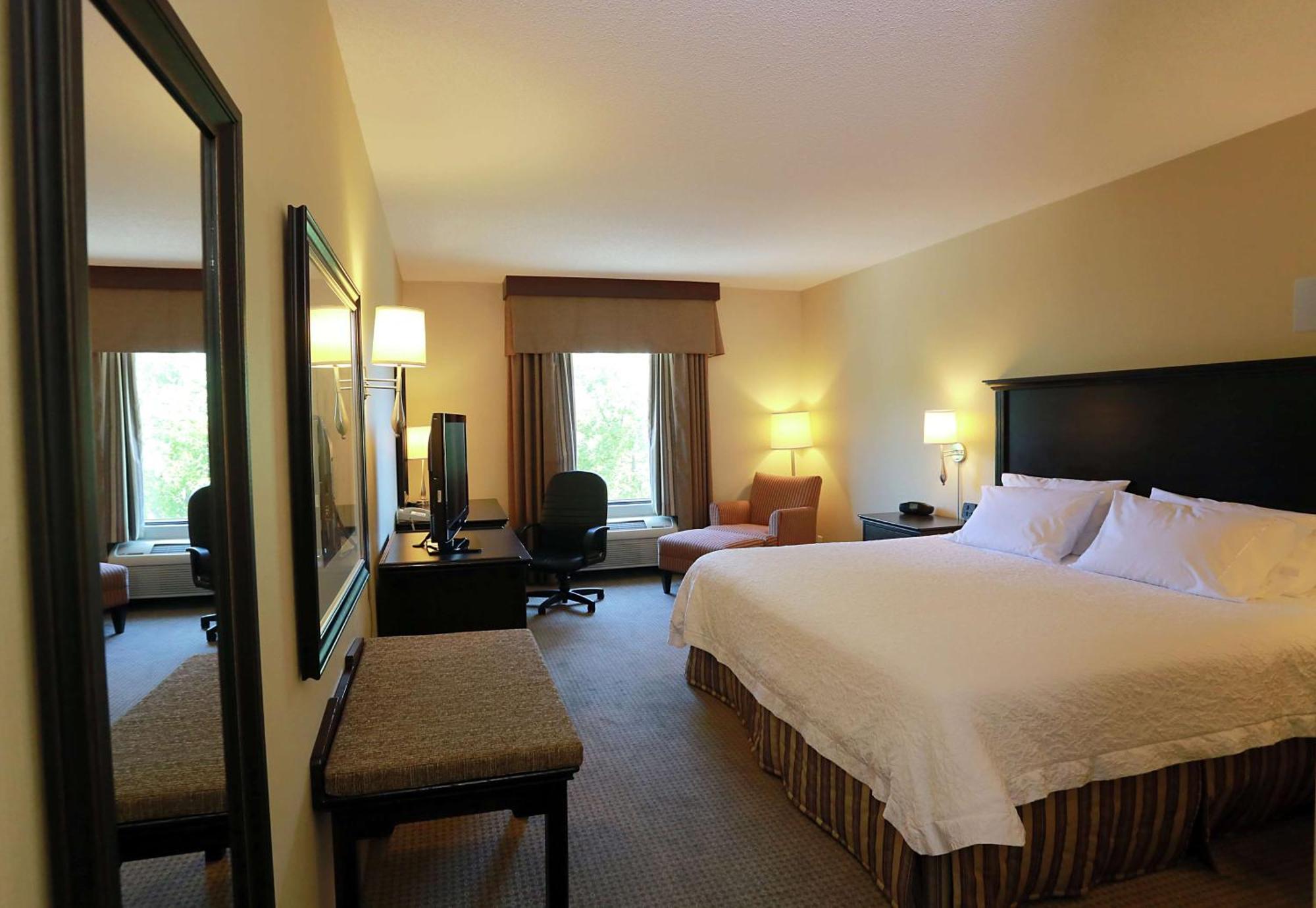 Hampton Inn & Suites Laval Zewnętrze zdjęcie