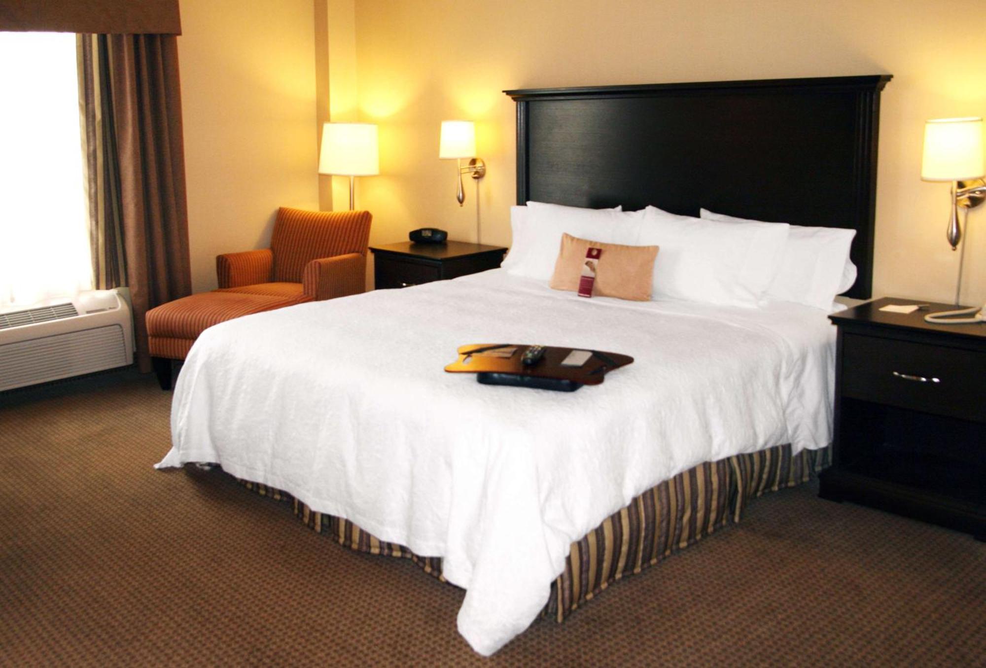 Hampton Inn & Suites Laval Zewnętrze zdjęcie