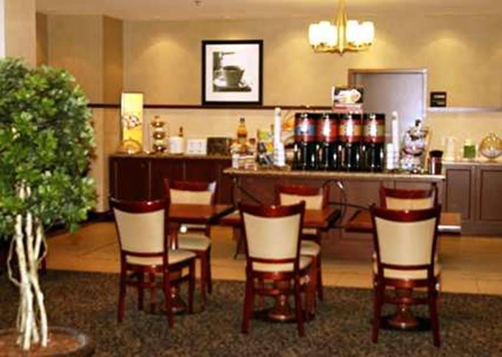 Hampton Inn & Suites Laval Zewnętrze zdjęcie