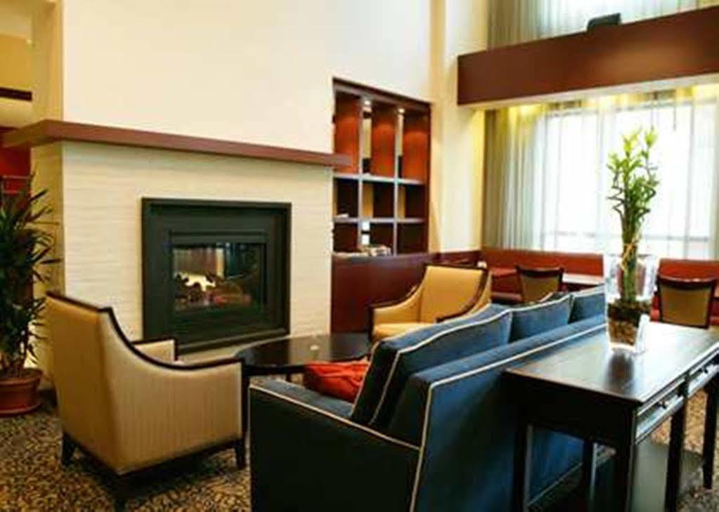 Hampton Inn & Suites Laval Zewnętrze zdjęcie