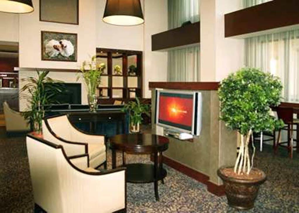 Hampton Inn & Suites Laval Zewnętrze zdjęcie